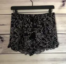Black & White Patterned Shorts Small