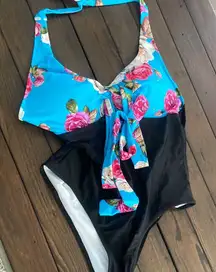 Cupshe Blue and Black One Piece Swimsuit with Color-Blocking