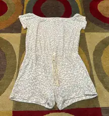 FATE White and Grey Short Sleeve Animal Print Leopard Romper Junior’s Size Large