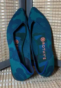 Women's Rothy's Teal Blue Camo The Point II Flats Size 6.5