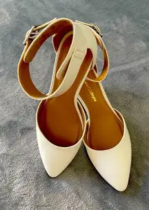 white ankle strap heels with buckle, 3.5” heel size 7, they are mismarked at 5.5