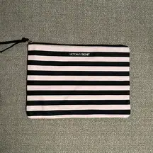 Victoria’s Secret Pouch