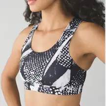 Lululemon‎ Size 8 All Sport Bra III Static Mist White Black Pattern Criss Cross