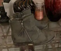 White Mountain boots size 9