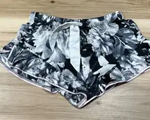 Victoria’s Secret Black White Floral Ruffle Shorts Women’s XS