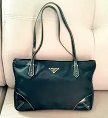 Authentic PRADA nylon tote bag 🌷🌷🌷