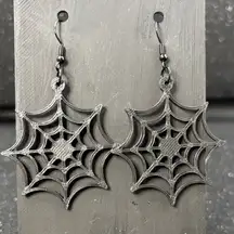 Spiderweb Dangle Earrings – Creepy Cute Halloween Style