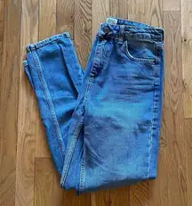 BDG Urban outfitters blue denim straight leg jeans
mom jean high waist style