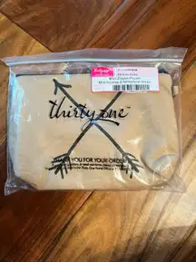 ThirtyOne Boutique Thirty one arrow zipper makeup bag. New!