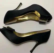 , baguette bow , black satin pumps, heels size 7.  3.5” heel