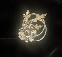 Silvertone vintage brooch with leaves and flower with double loop design