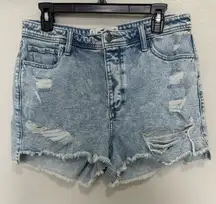 Hollister Curvy Ultra High-Rise Mom Jean Shorts 3” Light Wash Distressed Size 31