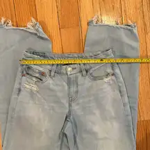 American Eagle Women's Curvy Straight Light Wash Distressed Jeans 2 Blue