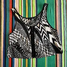 hook and eye closure cropped swing tank top