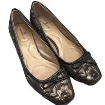 Bandolino Shoes Womens 8 Black Gold Classic Pump Heel Textile Floral Bow Slip On