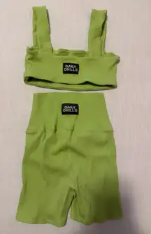 Daily Drills green ribbed activewear set
