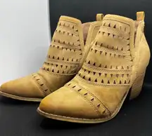 Mi iM Boots‎ Pre-owned, Lazer cut, leather uppers, boho vibe booties  7.5