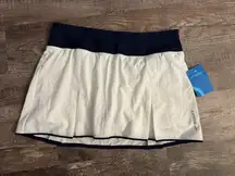 Brooks Chaser Skort Size Medium White Navy