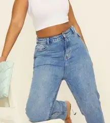 Pretty Little Thing Light Wash Mom Jeans | 8