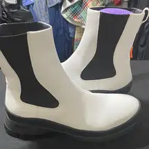 MERRELL VIBRAM SOLES WHITE  & BLACK FUNKY BOOTS MENS SIZE 11 WOMENS SIZE 12.5.