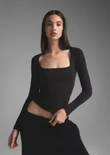 Skims Cotton Jersey Scoop Neck Long Sleeve Top
Soot Size Small