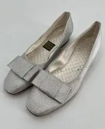 Vintage Daniel Green Comfy Slippers Sz 2A65 Silver Lame Heeled Slip On Shoes