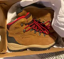 Columbia Newton Ridge Hiking Boots