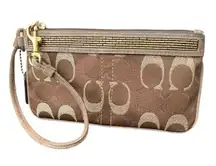 👜 Coach Suede Wristlet