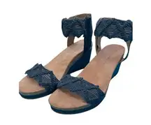 Lucky Brand Kaydyn wedge shoes sandals blue faux suede crochet ankle strap 6.5