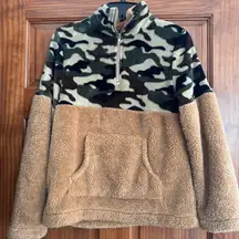 Boutique Quarter Zip PulloverWomen’s Med Camo Tan Sherpa Kangaroo Pocket 1/4 Zip