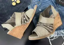 Very G Women’s Neutral Jamison Side Zip Wedge Sandals Size 10