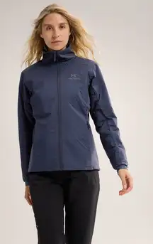 Arc’teryx Women’s Atom Jacket size L in black sapphire
