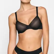 NWT Skims No Show Molded Unlined Demi Bra