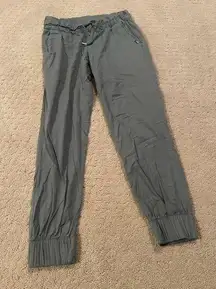 The North Face Gray Jogger Pants Size Medium Bin 184