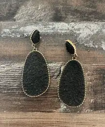 black and gold kendra scott like earrings 