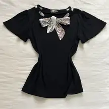 Axes Femme Black ribbed top with white and grey bow tie Size medium