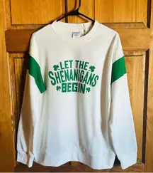 St Patty’s Day White & Green crewneck Sweatshirt St. Patrick’s day sweater! Sz L