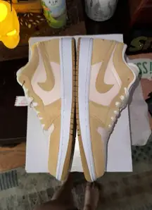 Air Jordan 1 Low SE Women’s 