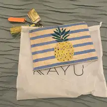 NWT Handmade Straw Pineapple clutch