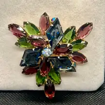 Large Vtg D&E Juliana BOOK PIECE Diamond Shape Multi Color Rhinestone Brooch Pin