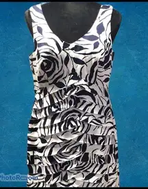 Flattering White & Navy Tiered Texture sheath  lFloral Dress Size 10