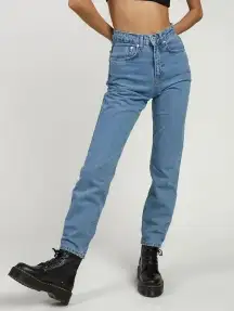 THE RAGGED PRIEST  Mom Jeans In Light