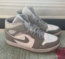 Jordan 1 Mid College Grey