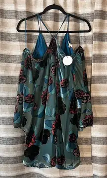 En Crème‎ Blue Velvet Cold Shoulder Top Size Small