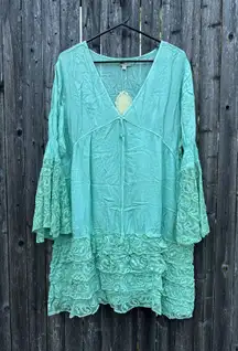 Boho Long Sleeve Lace Crochet V-Neck Tunic Top in Mint - Size 1X NWT