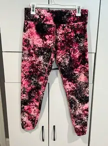 Calvin Klein  performance leggings capris  . Size L