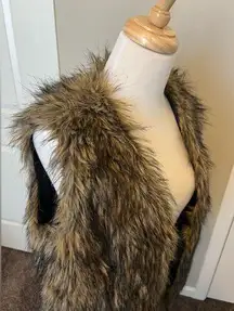 Women’s FULL TILT FAUX FUR VEST. Size Medium