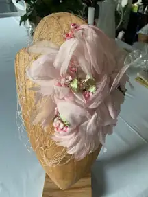 Vintage 1950s Pale Pink Floral Fascinator with Netting Tuille Floral Petals
