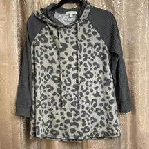 Perfect Peach boutique long sleeve soft gray cheetah print pullover hoodie, M