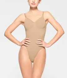 NWOT SEAMLESS SCULPT LOW BACK THONG BODYSUIT